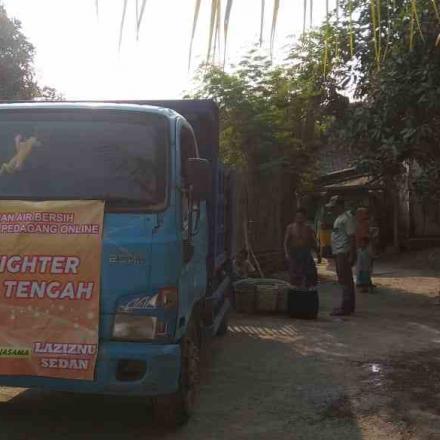 Lazisnu MWCNU Kec Sedan gandeng pedagang online dropping Air bersih di Desa Gandrirojo